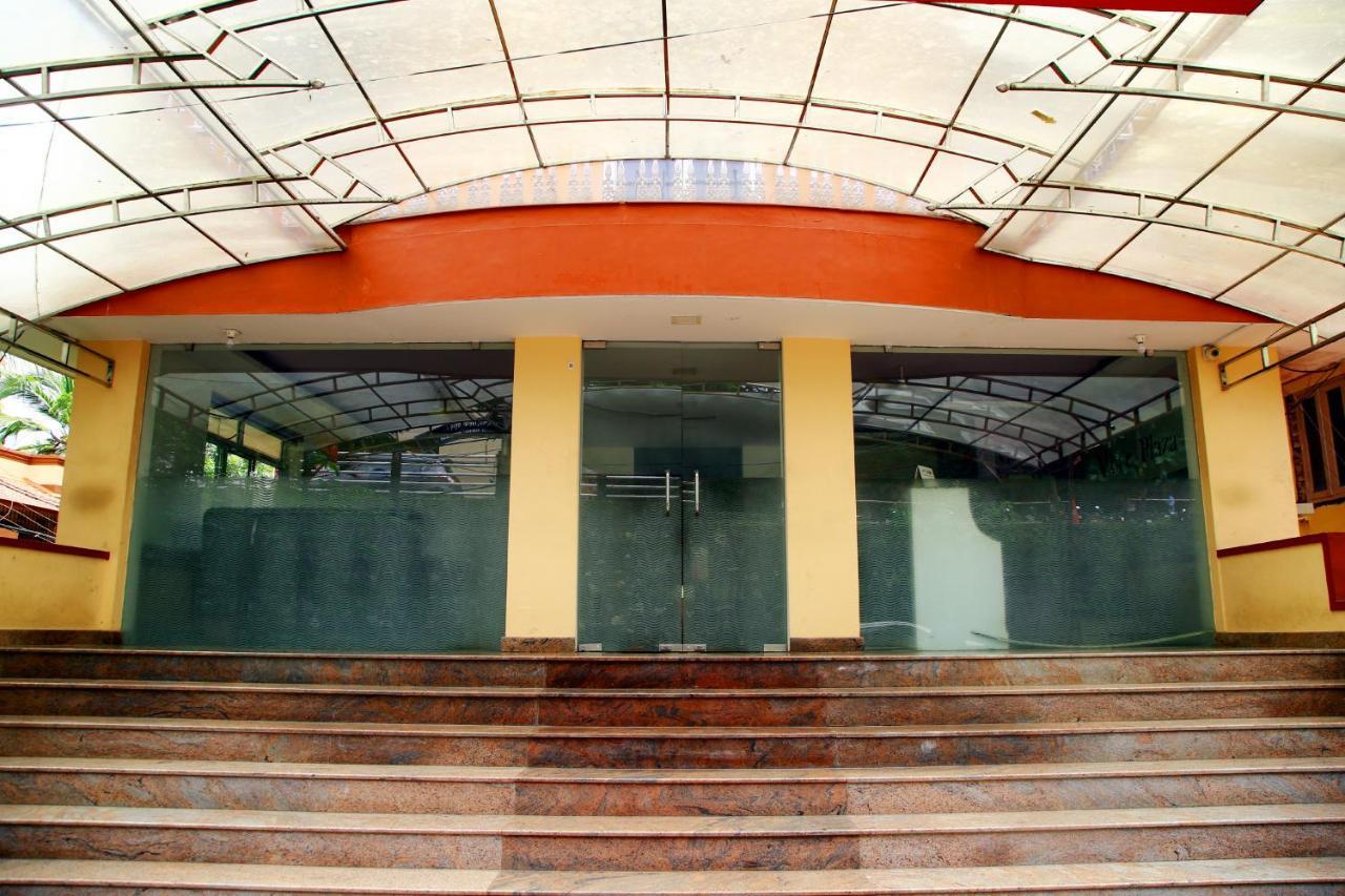 Hotel V Bee Plaza Thiruvananthapuram Exterior foto