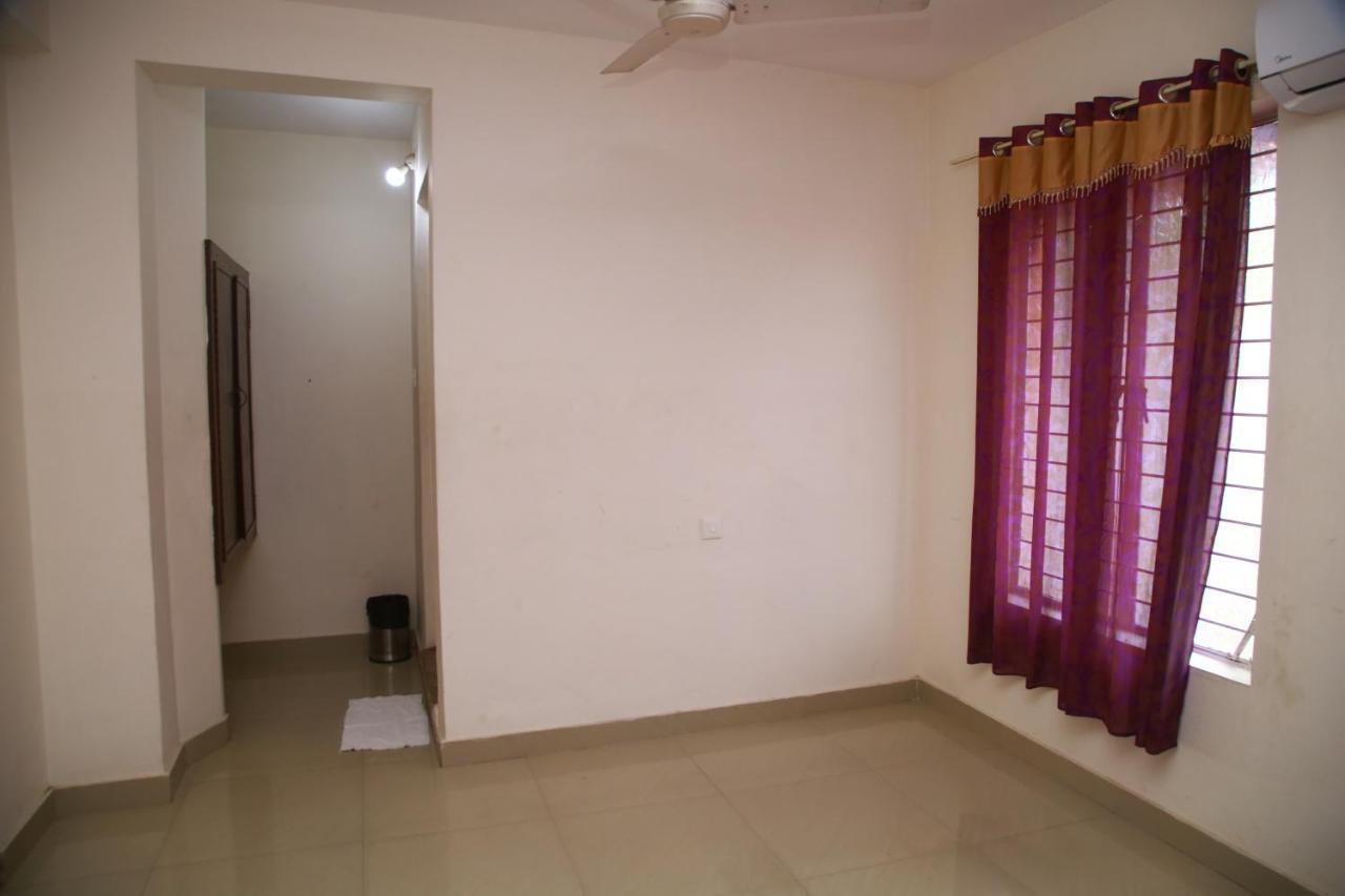 Hotel V Bee Plaza Thiruvananthapuram Exterior foto