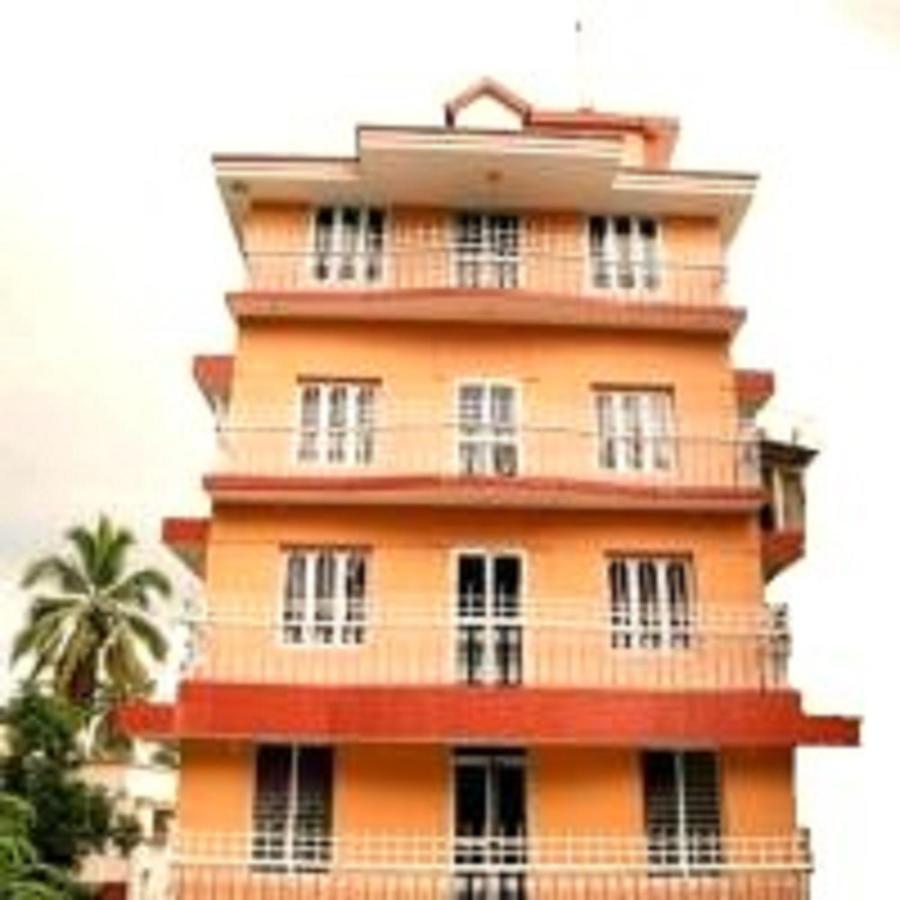 Hotel V Bee Plaza Thiruvananthapuram Exterior foto